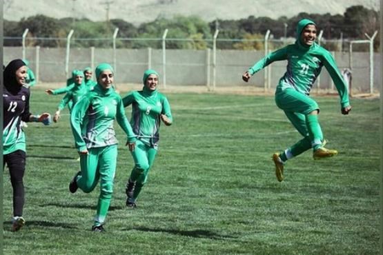 دختر فوتبالیست ایرانی در ترکیه لژیونر شد (عکس)