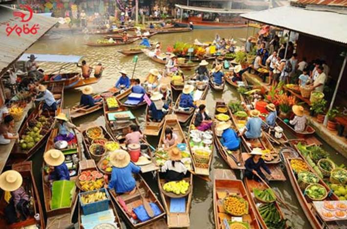 تور تایلند: تایلند، کشوری با پایتخت بانکوک با جمعیتی 68 میلیون نفری که در شرق آسیا واقع شده است .تایلند دارای قومیت های مختلف و متفاوت است که در کنار هم زنگی میکنند قویت های آنان شامل : 80٪ نژاد تایلندی , 10٪ نژاد چینی , 3 ٪ نژاد مالایی و 7 ٪ آن سایر اقوام همانند خمر، برمه‌ای و ... است.