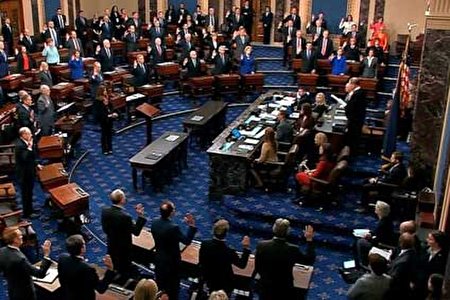 تاکید اعضای مجلس سنای آمریکا بر ضرورت لغو تحریم های ایران