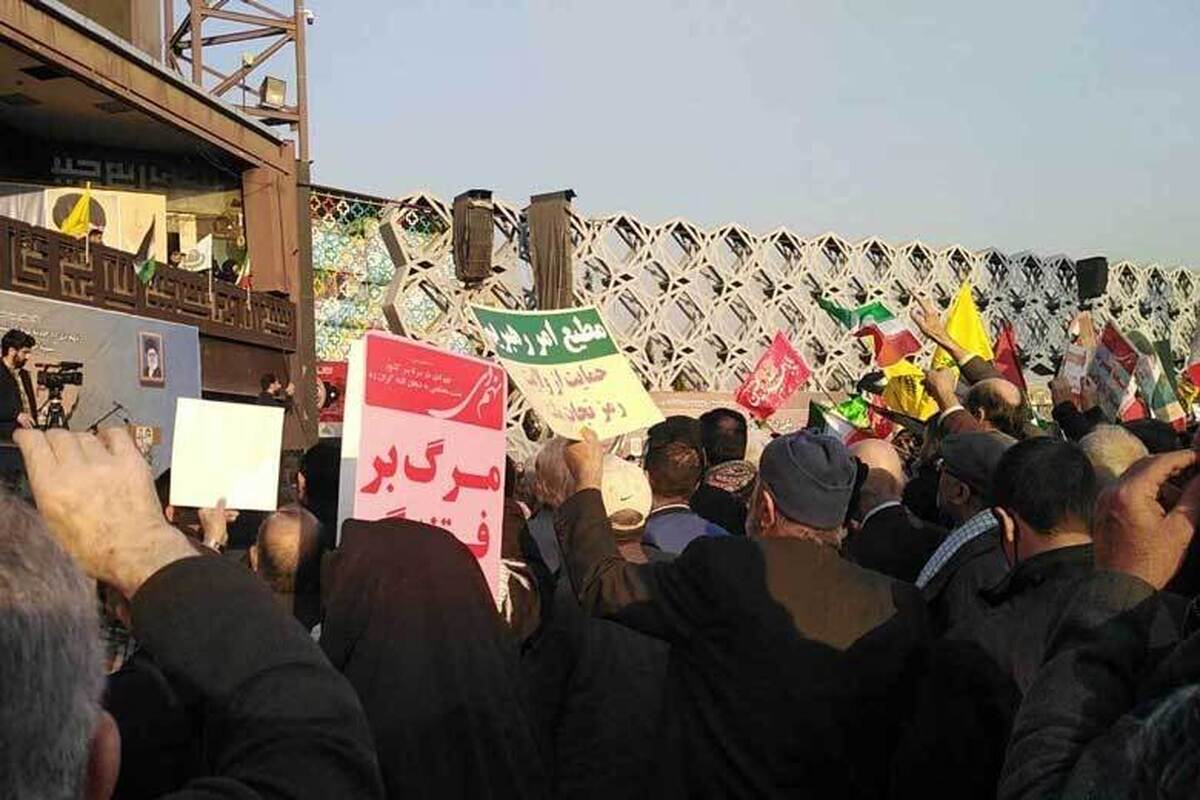 با برگزاری مراسم ۹ دی در سراسر کشور و همزمان با برگزاری این مراسم در میدان امام حسین تهران قطعنامه تجمع‌کنندگان صادر شد.