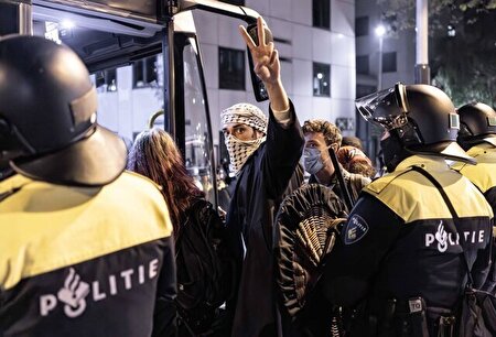ببینید | یورش پلیس و دستگیری دانشجویان دانشگاه آمستردام