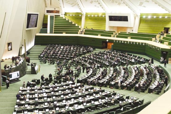 فراکسیون‌های مجلس نمی‌توانند خلأ احزاب را پر کنند