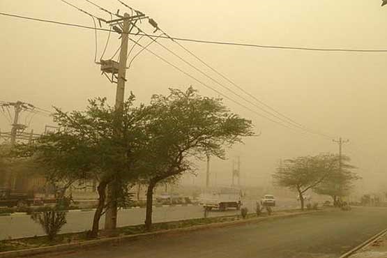 باد شدید در خرم‌آباد بخشی از شهر را در خاموشی فرو برد