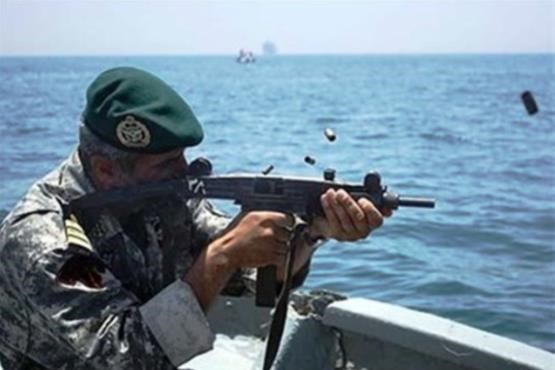 نجات کشتی ایرانی از حمله دزدان دریایی + فیلم