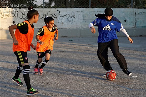 آموزش فوتبال به دختران فلسطینی
