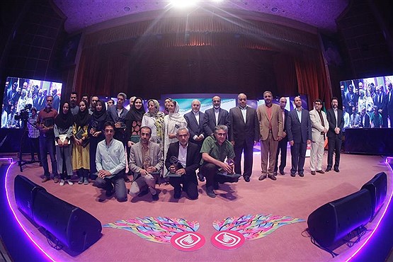 دکتر علی عسکری، رئیس رسانه ملی در مراسم اختتامیه نشست هم اندیشی هنرمندان برگزیده کشور در کرمانشاه