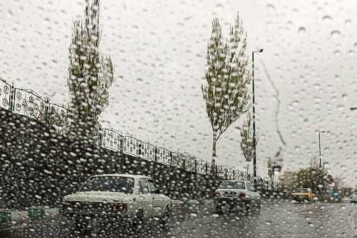 سازمان هواشناسی از ادامه بارش‌های سیل آسا در ۱۸ استان خبر داد و اعلام کرد: سامانه بارشی اواخر وقت فردا از کشور خارج می‌شود.
