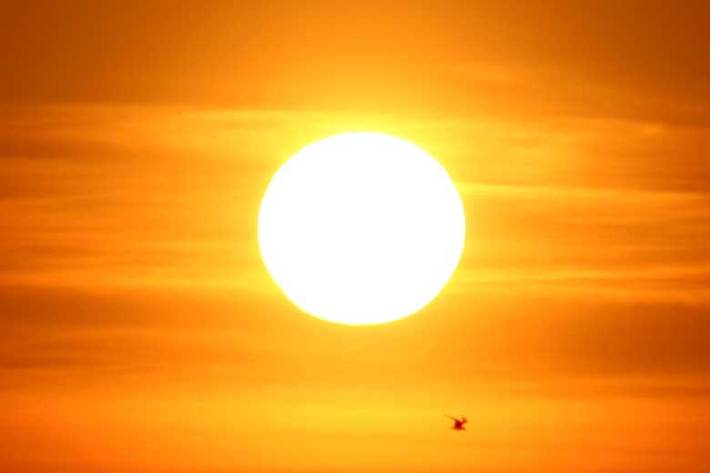 آسمان آفتابی تا حدودی علت کاهش موارد ابتلا به ویروس کرونا را طی هفته‌های اخیر توضیح می‌دهد اما آیا نور خورشید می‌تواند سلاحی در برابر ویروس کرونا باشد؟