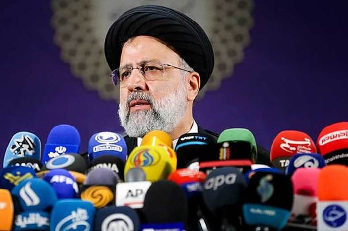 اولین نشست خبری حجت الاسلام و المسلمین سید ابراهیم رئیسی به عنوان رییس جمهور منتخب ایران پایان یافت.