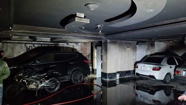 آتش سوزی در پارکینگ یک آپارتمان در تهران (+ عکس)