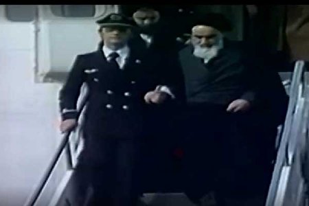 ببینید | لحظه ورود امام خمینی (ره) به ایران