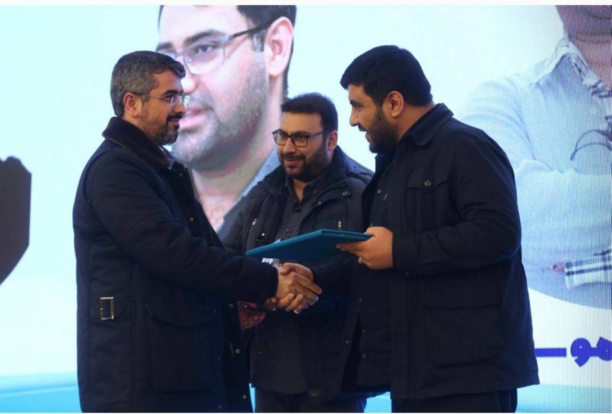 جایزه ویژه آستان قدس رضوی در بخش تجلی اراده ملی جشنواره فیلم فجر، به پویانمایی «بچه زرنگ» اهدا شد.