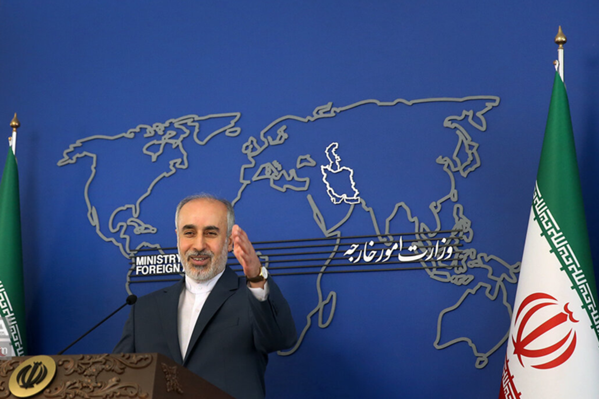سخنگوی وزارت امور خارجه ایران در توصیه ای توییتری به دولت فرانسه تاکید کرد که اسفاده ابزاری از حقوق بشر دست بردارند.