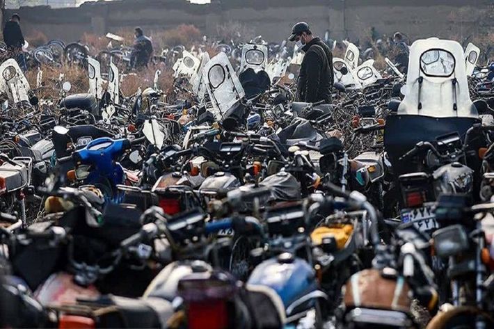رئیس کل دادگستری استان هرمزگان از برگزاری مزایده ۱۴۰۰ موتورسیکلت توقیفی در پارکینگ‌های این استان خبر داد.