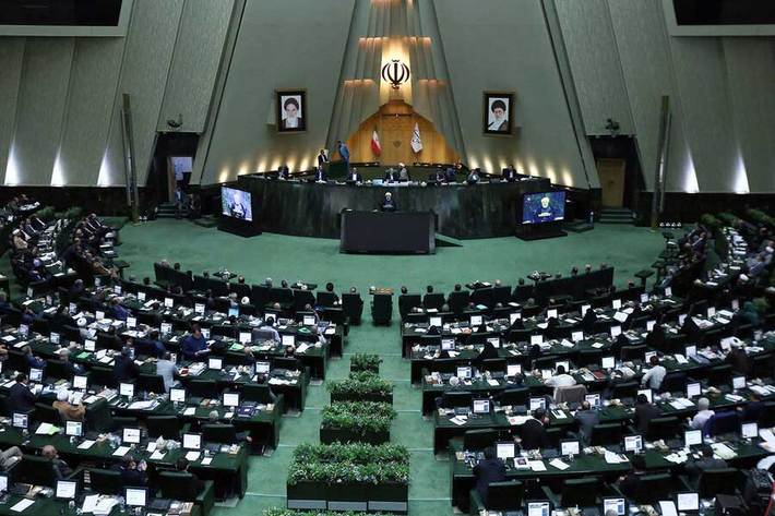 تعدادی از نمایندگان مجلس شورای اسلامی به بیانیه مشترک چین و شورای همکاری خلیج فارس واکنش نشان دادند و اعلام کردند که بر سر تمامیت ارضی ایران با هیچ کس تعارف ندارند.
