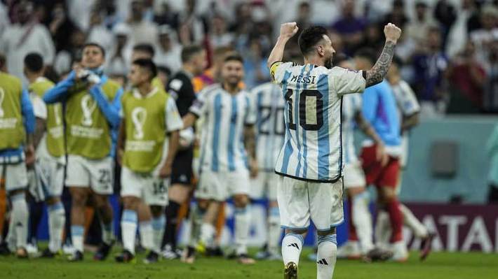 تیم ملی فوتبال آرژانتین با درخشش کاپیتان و ستاره فراموش نشدنی خود دیدار مرحله نهایی جام جهانی ۲۰۲۲ قطر برابر کرواسی را به سود خود تمام کرد تا در یک قدمی جام قهرمانی قرار بگیرد.