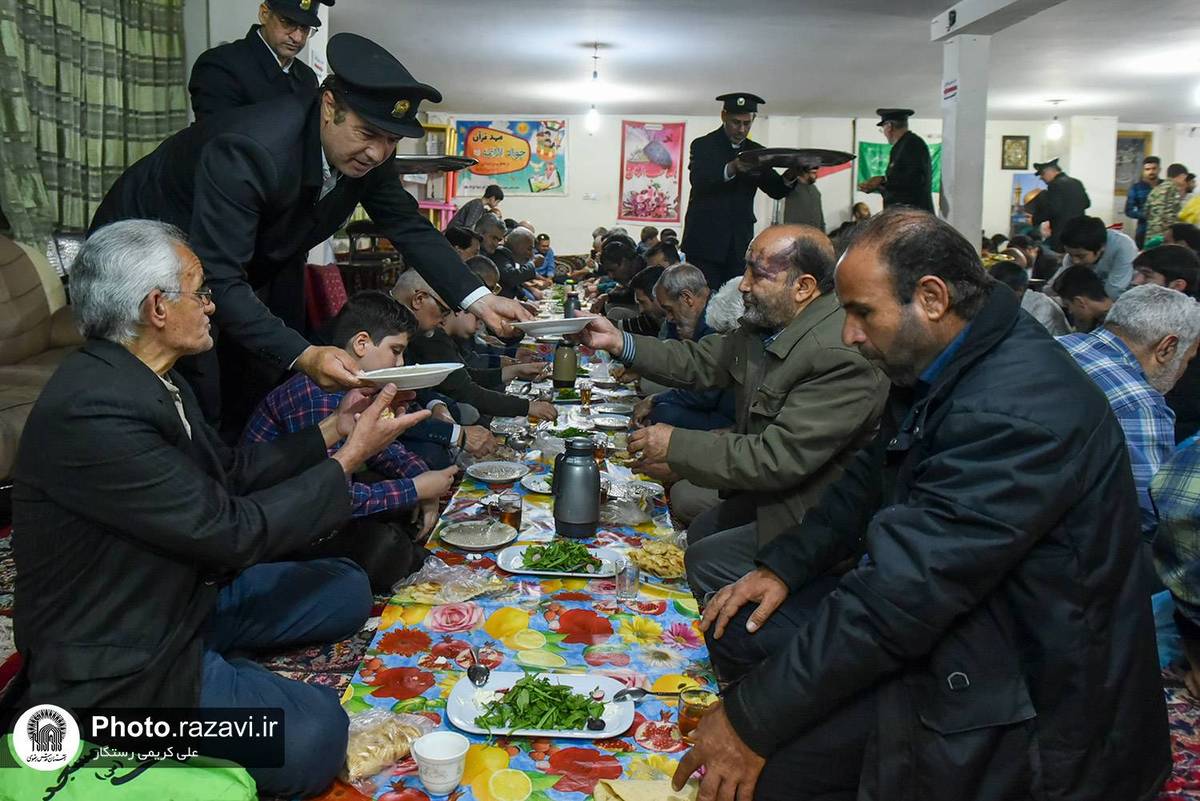 توزیع روزانه سه هزار وعده افطاری در حاشیه شهر مشهد