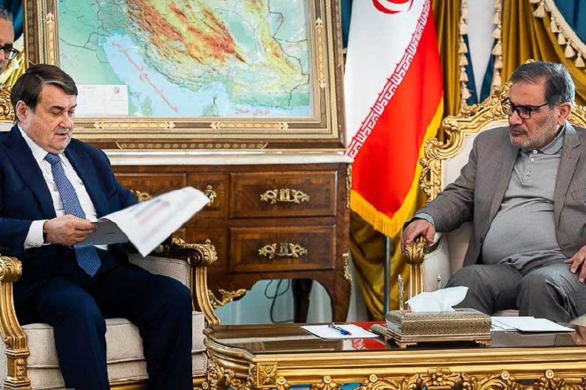 دستیار ویژه ولادیمیر پوتین، رئیس‌جمهور روسیه که به تهران سفر کرده ، پیش ازظهر امروز یکشنبه با دریابان علی شمخانی دبیر شورای عالی امنیت ملی دیدار و گفت‌وگو کرد.