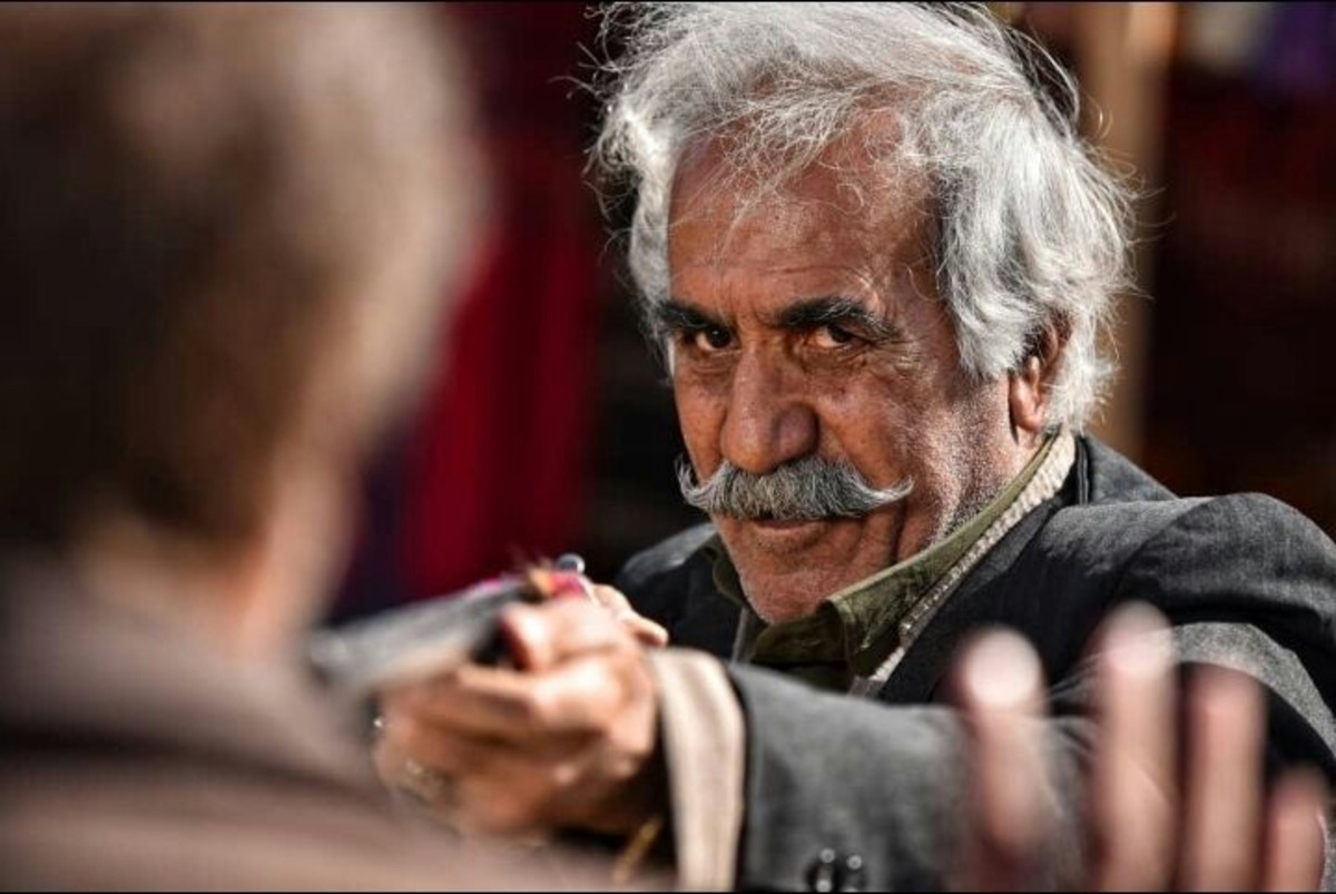 ماشاا... وروایی سرهنگ بازنشسته هوانیروز و از هنرمندان پیشکسوت استان کرمانشاه است که بازی در نقش عموکاووس را در سریال نون خ برعهده دارد.