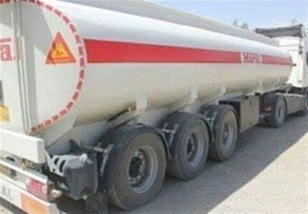 فرمانده انتظامی استان هرمزگان از کشف ۸۴ هزار لیتر گازوئیل قاچاق از سه دستگاه کامیون در شهرستان بندرعباس خبر داد و گفت: در این رابطه ۳ متهم دستگیر شدند.