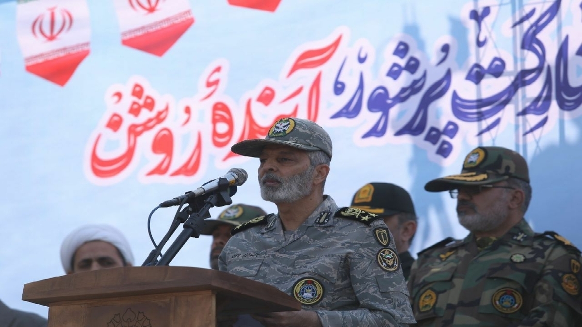 فرمانده کل ارتش گفت: انقلاب اسلامی ایران آغازی بر تمدن نوین جهانی و ظهور آخرین منجی عالم بشریت در روی زمین خواهد بود.