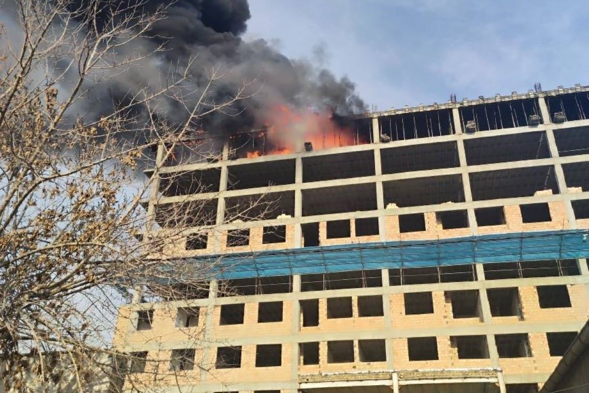 مجتمع ۱٠طبقه در حال ساخت در محله شهید بهشتی دچار حریق شد، که با حضور به موقع ۳ اکیپ از عوامل ایستگاه آتش نشانی آتش سوزی مهار شد.