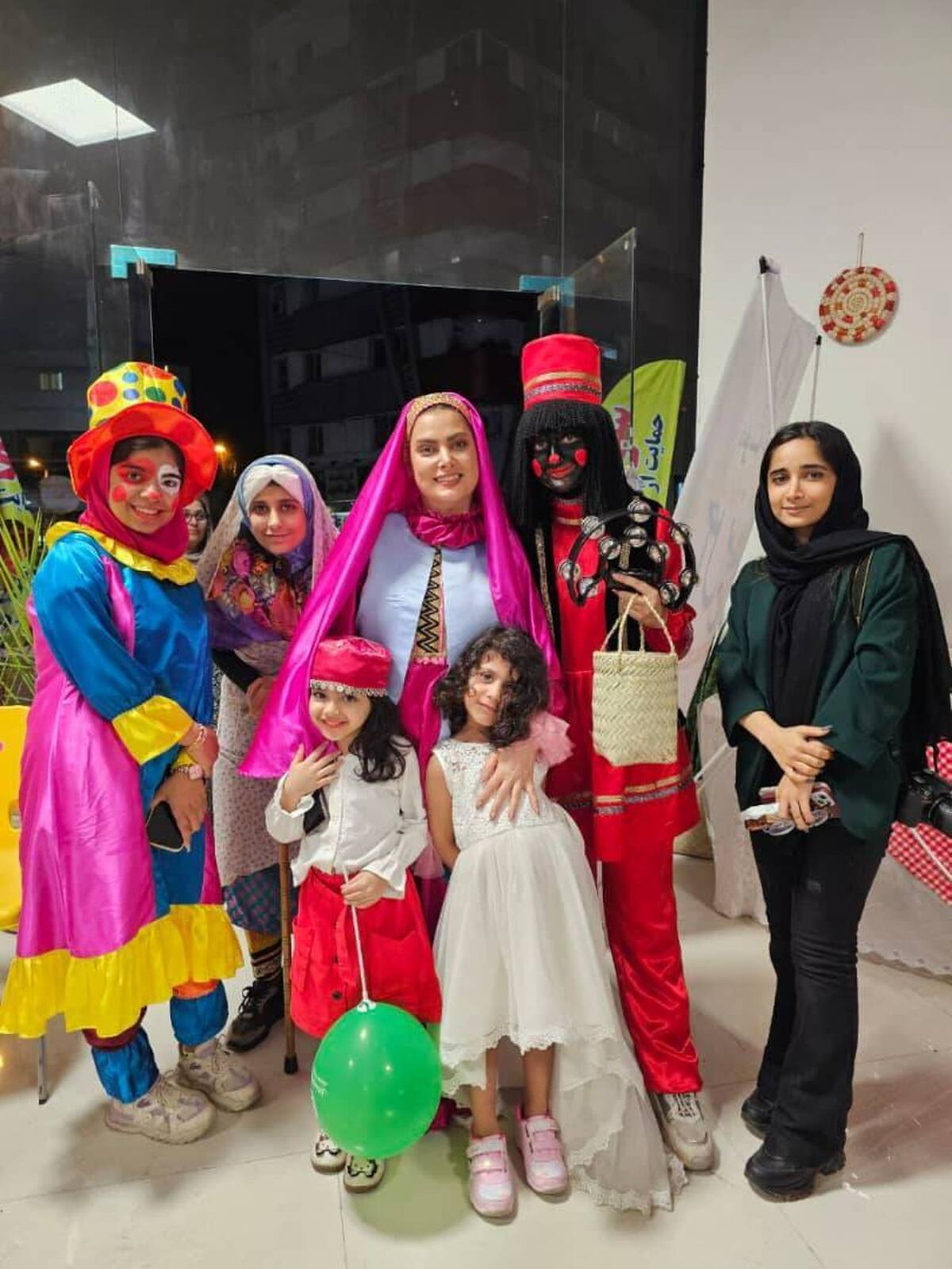 فروشگاه خیریه ساحل با هدف کمک به درمان کودکان مبتلا به بیماری سرطان تحت پوشش موسسه خیریه ساحل خلیج فارس افتتاح شده است.