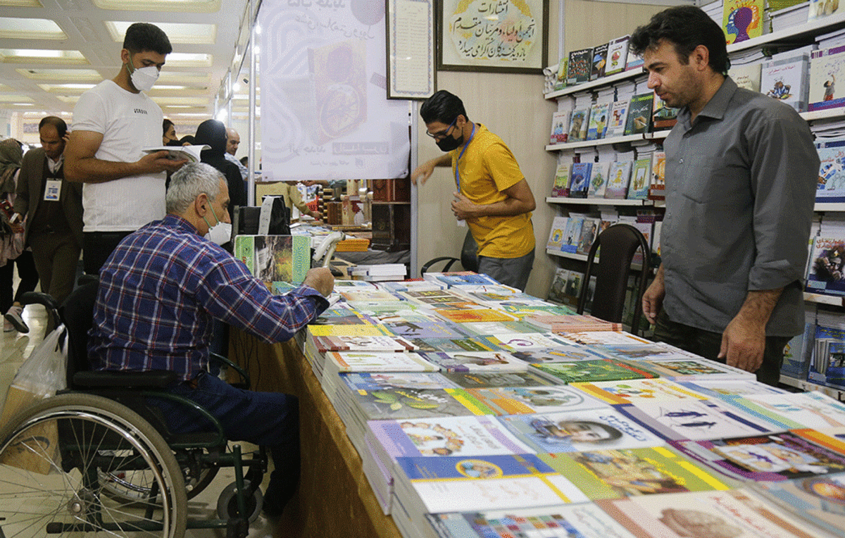 سی و چهارمین دوره نمایشگاه کتاب تهران ۲۰ تا ۳۰ اردیبهشت با حضور بیش‌ از 3 هزار ناشر شروع به کار می‌کند و قرار است اتفاقات جالبی در آن بیفتد که از جمله آن‌ها، حضور کتابفروش‌ها به عنوان صنف مستقل در نمایشگاه کتاب است.