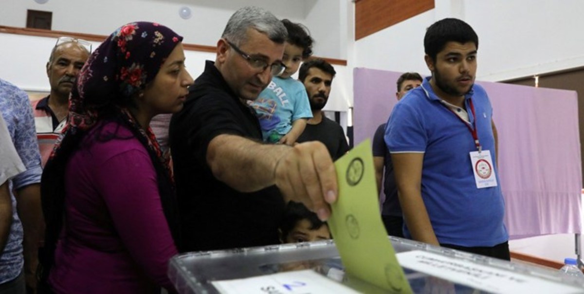 دور دوم انتخابات ریاست‌جمهوری ترکیه، صبح امروز در سایه رقابت شدید میان دو نامزد تصدی این پست، آغاز شد.