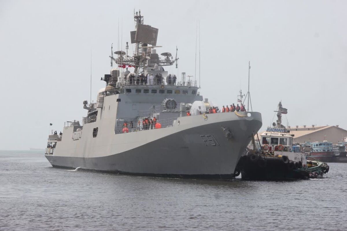 ناو رزمی تریکند نیروی دریایی کشور هندوستان، با استقبال رسمی فرماندهان منطقه یکم امامت ارتش، در بندرعباس گرفت.