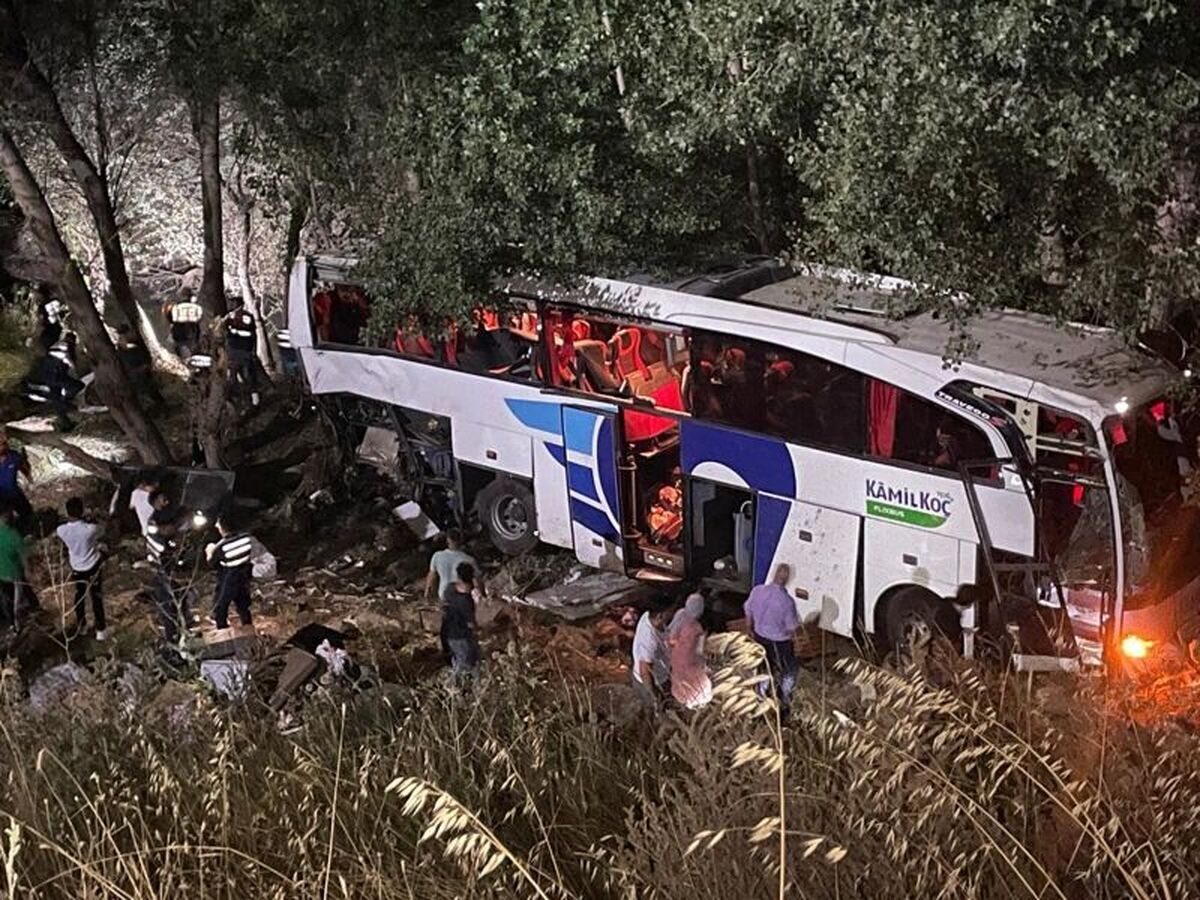 سقوط اتوبوس به دره در ترکیه با ۱۲ کشته و ۱۹ مجروح