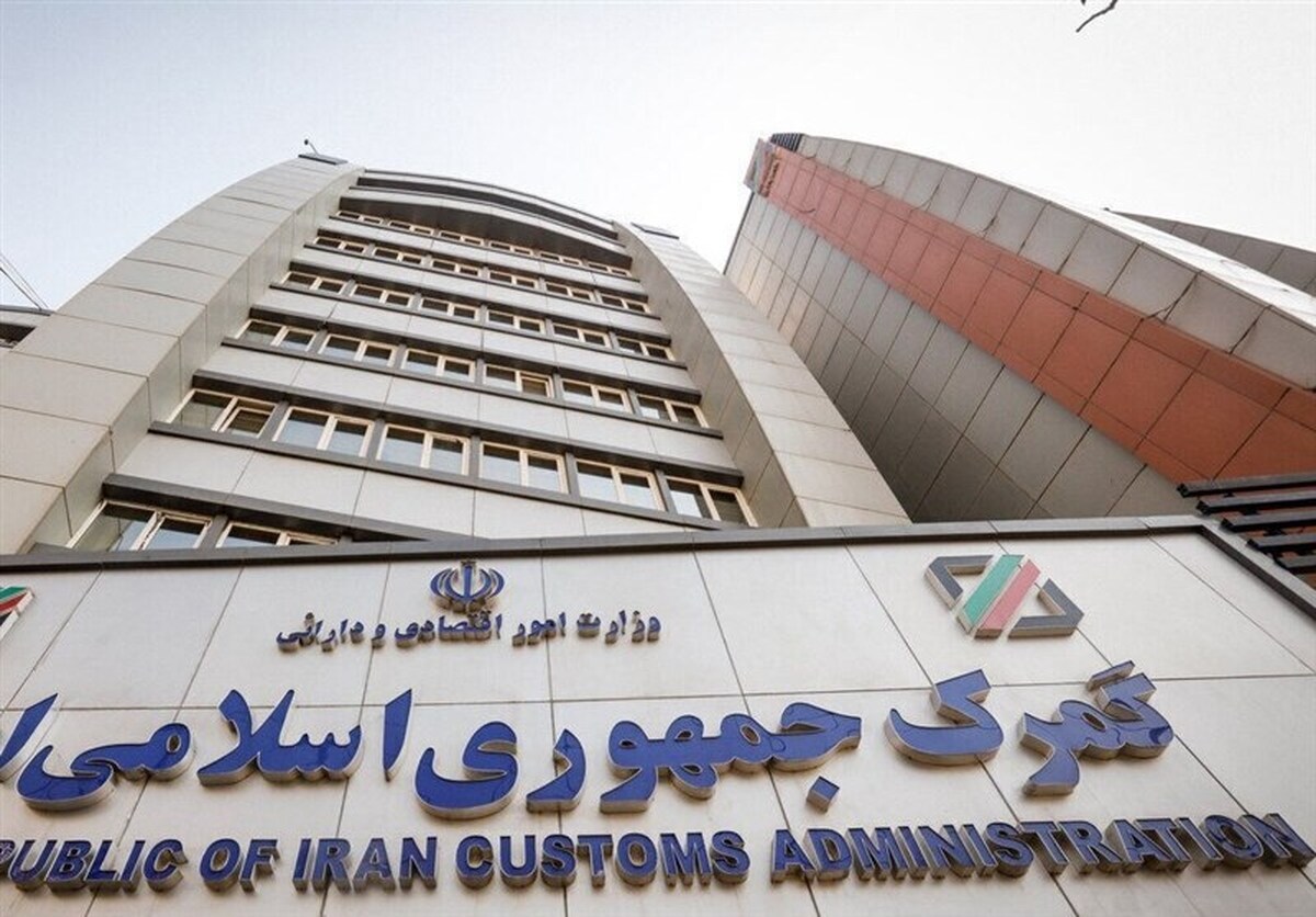 معاون وزیر اقتصاد و رئیس‌ کل گمرک ایران اعلام کرد: تجارت خارجی کشور در نیمه اول سال جاری با ۴.۸۴درصد رشد به حدود ۵۴.۶میلیارد دلار رسید.