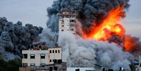 ببینید | لحظه بمباران شدید ساختمان های مجاور بیمارستان المعمدانی در شمال غزه