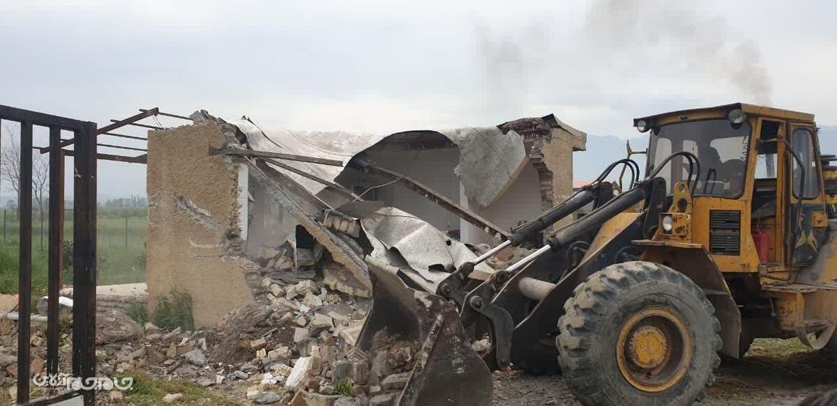۴۰  سازه غیرمجاز  ساخته شده در زمین های کشاورزی روستاهای گرگان امروز تخریب شد.